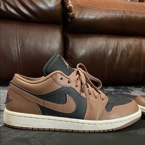 Nike women’s Brown and Black Sneakers